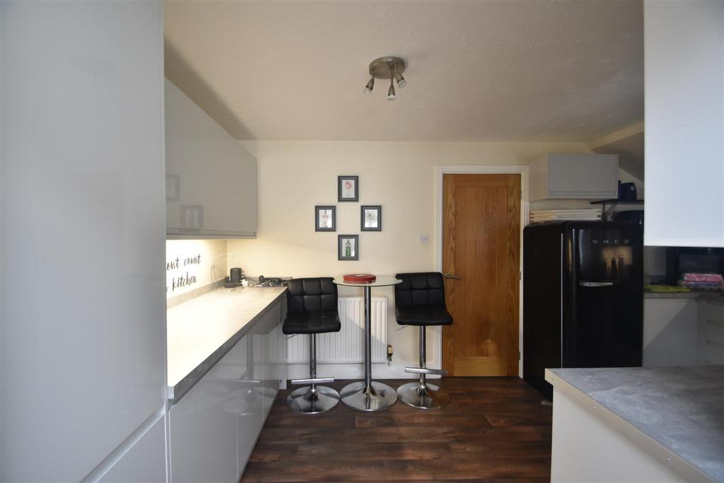 42 Latchford Lane, Shrewsbury, SY1 4YG 3 bed end of terrace house for