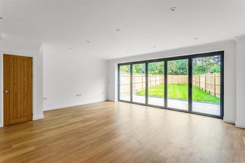 3 bedroom semi-detached house for sale - Greenhurst Lane, Oxted