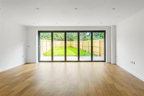 3 bedroom semi-detached house for sale - Greenhurst Lane, Oxted