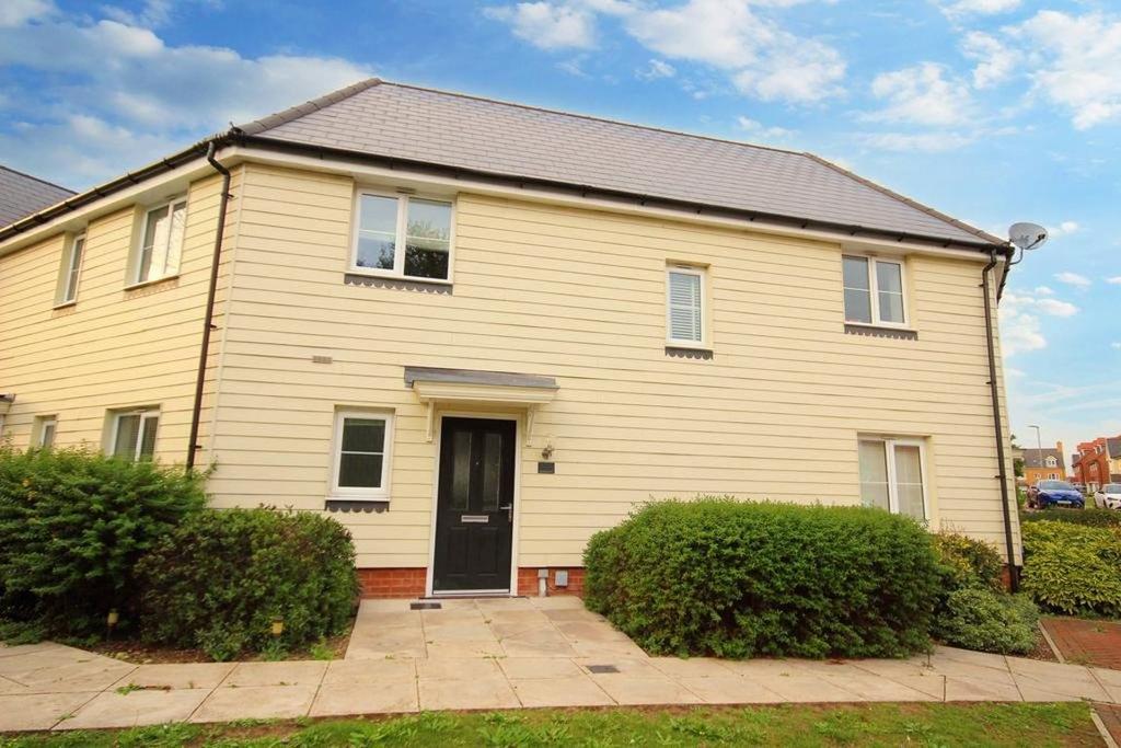 2 Bedrooms Laindon 2 bed house to rent £1,500 pcm (£346 pw)