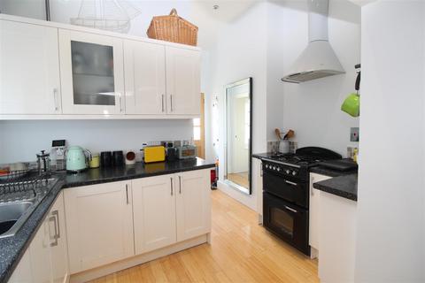Flat 2, 28 Beverley Terrace, North Shields, NE30 4NU