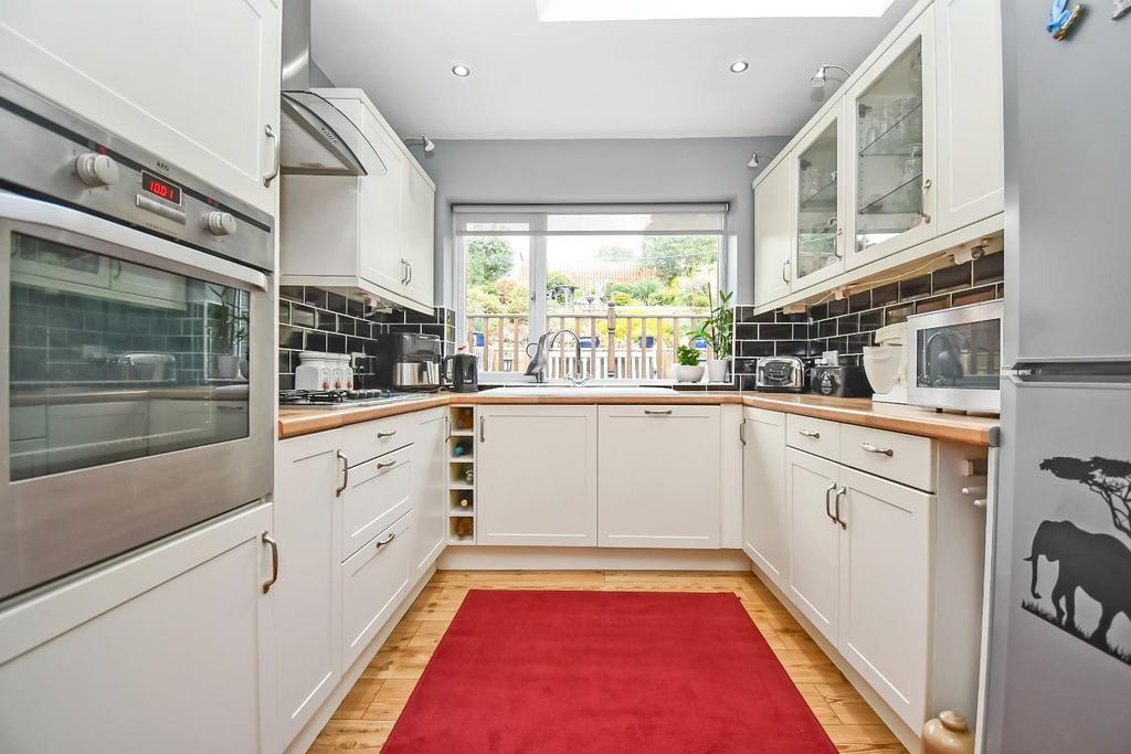 Banksfield Crescent, Yeadon, Leeds 3 bed semidetached bungalow £