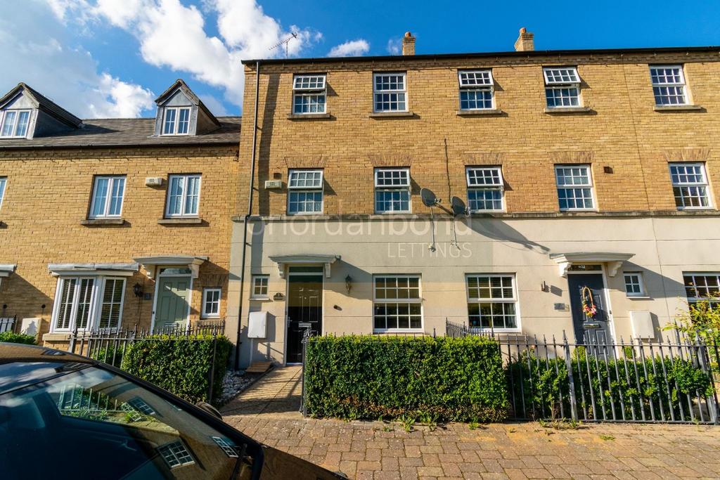 Stonechat Road, Rugby, Warwickshire, CV23 4 bed townhouse £1,225 pcm