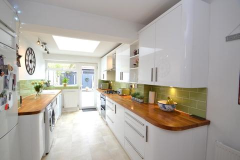 3 bedroom semi-detached house for sale - Monks Walk, Buntingford, SG9 9DU