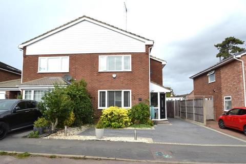 3 bedroom semi-detached house for sale - Monks Walk, Buntingford, SG9 9DU