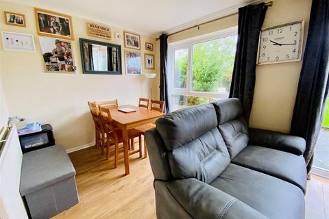 16 Lacell Close, Warwick, CV34 5UN