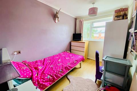 16 Lacell Close, Warwick, CV34 5UN