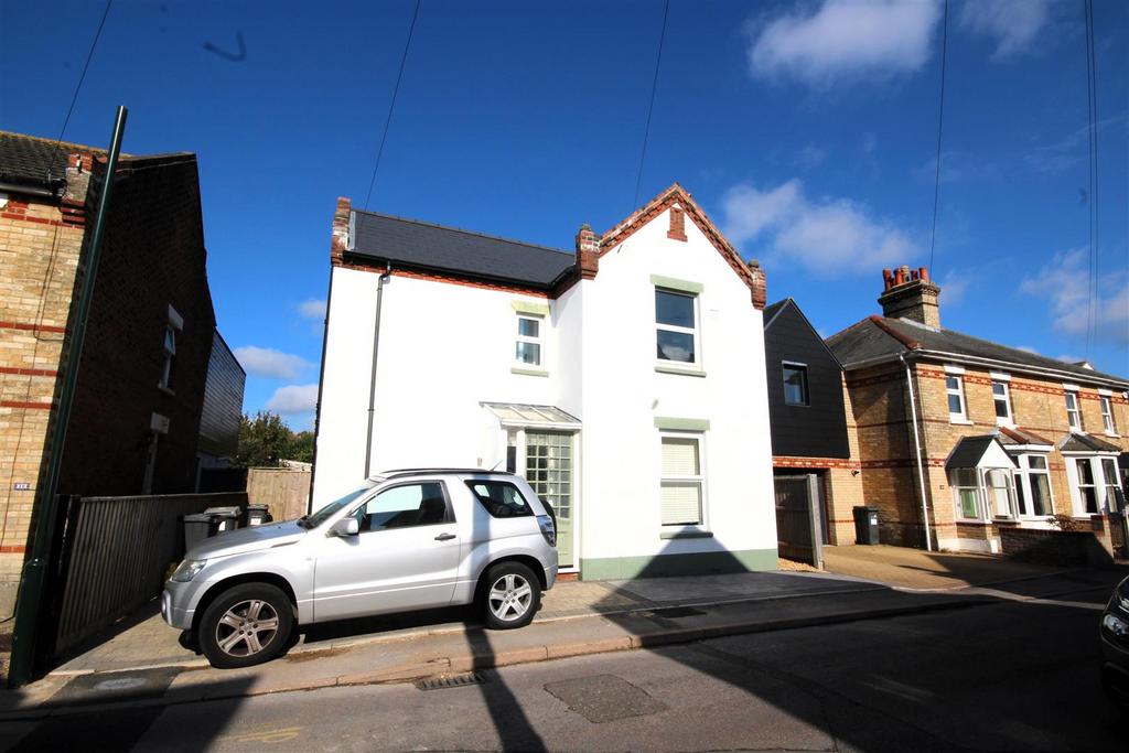 Stourfield Road, Southbourne, Bournemouth 2 bed flat to rent £1,200