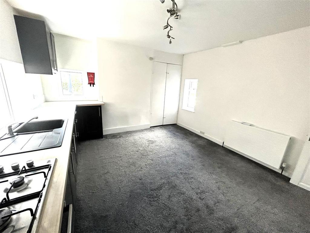 Stourfield Road, Southbourne, Bournemouth 2 bed flat to rent £1,200 pcm (£277 pw)