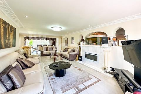 1 Abingdon Close, Uxbridge, UB10 0BU