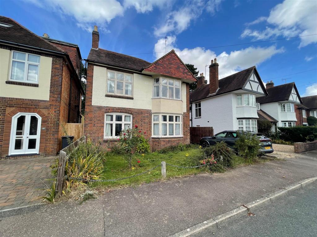 Hillcrest Avenue, Market Harborough 3 bed detached house £440,000