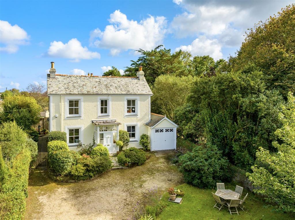 Mawnan Smith Nr Falmouth 4 bed detached house for sale £850,000
