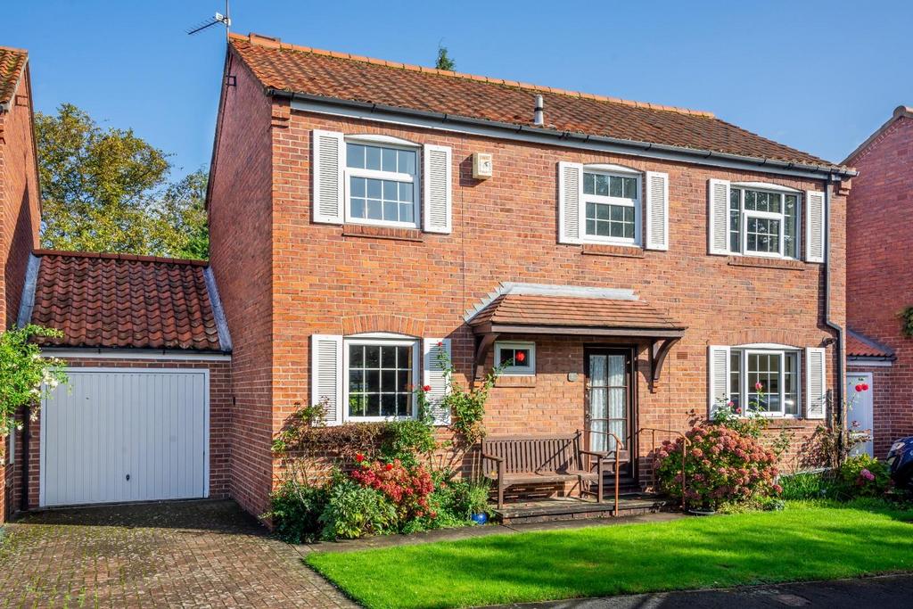 St. Edwards Close, Dringhouses, York 3 bed detached house for sale £