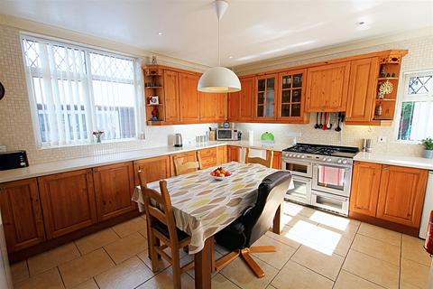 7 bedroom detached house for sale, Parc Avenue, Gwbert Road, Cardigan