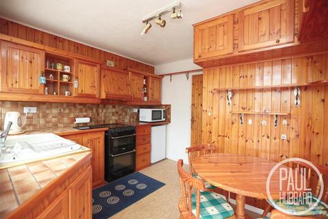 3 bedroom chalet for sale, Foxglove Close, Pakefield, NR33