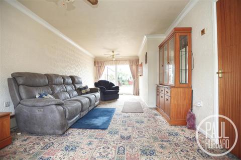 3 bedroom chalet for sale, Foxglove Close, Pakefield, NR33