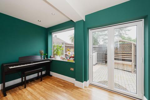 20 Digdens Rise, Epsom, KT18 7DL