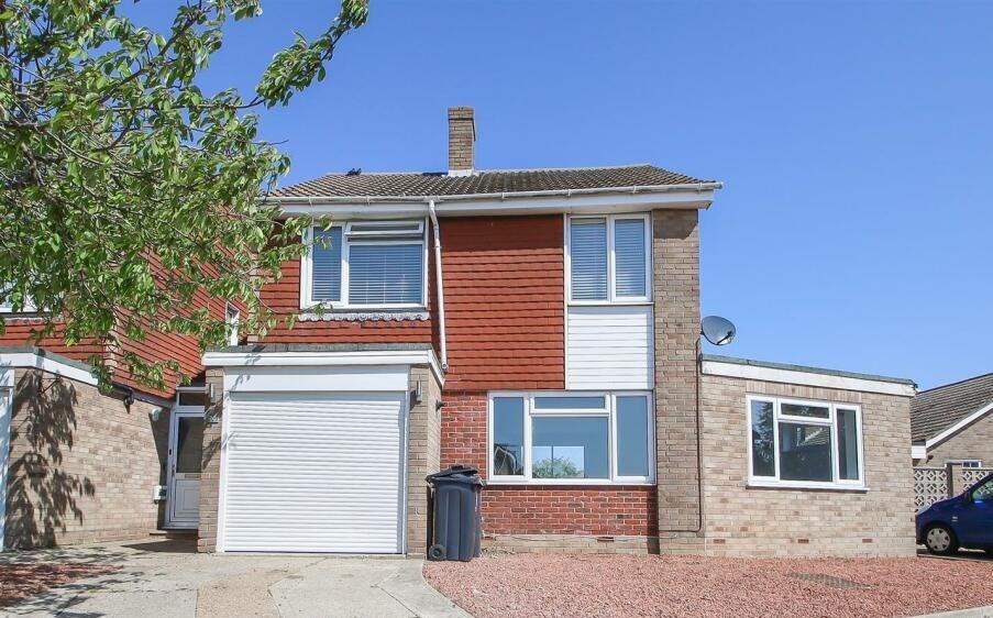 Garden Road, Walton on the Naze, CO14 4 bed detached house £318,000