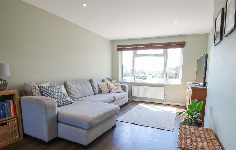 Garden Road, Walton on the Naze, CO14 4 bed detached house £318,000