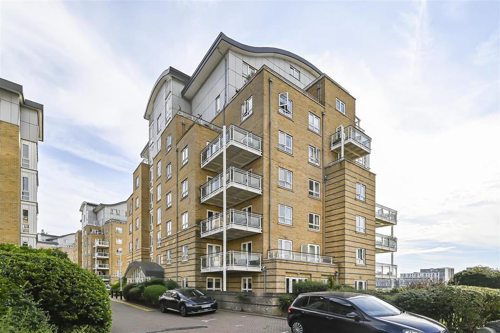 St. Davids Square, Isle of Dogs, E14 2 bed apartment for sale £700,000