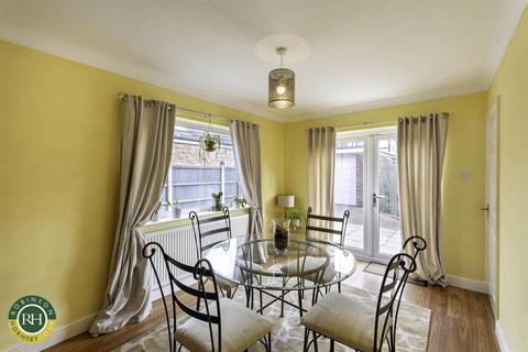 4 Somerton Drive, Hatfield Woodhouse, Doncaster, DN7 6NQ