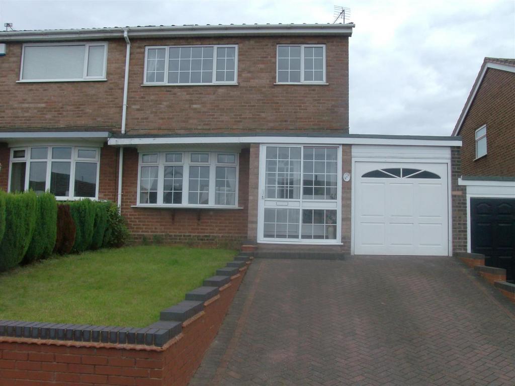 Hillview, Aldridge 3 bed semidetached house £1,100 pcm (£254 pw)