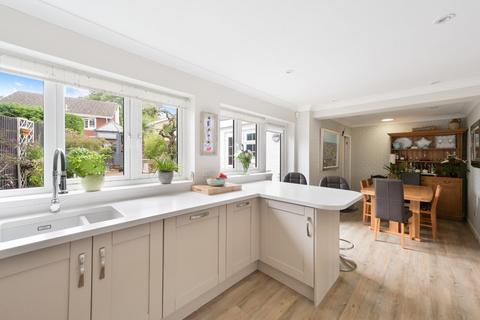 5 The Driftway, Banstead, SM7 1LX