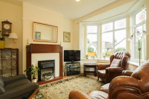 3 bedroom semi-detached house for sale - The Crescent, Pudsey