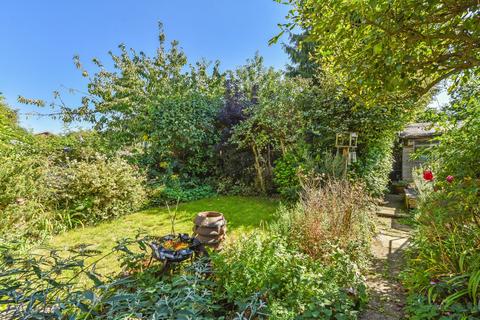 14 Hazelbank Close, Liphook, GU30 7BY