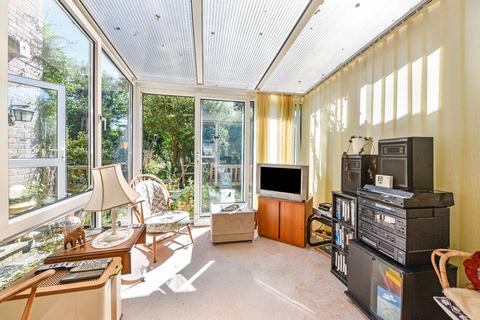 14 Hazelbank Close, Liphook, GU30 7BY