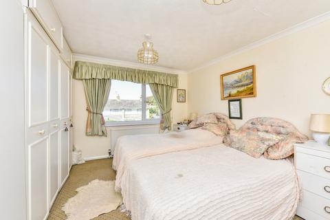 14 Hazelbank Close, Liphook, GU30 7BY