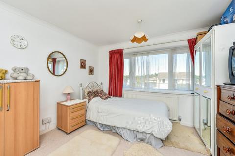 14 Hazelbank Close, Liphook, GU30 7BY