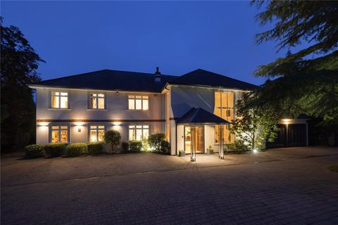 Taftiog Moles Hill, Oxshott, Leatherhead, KT22 0QB
