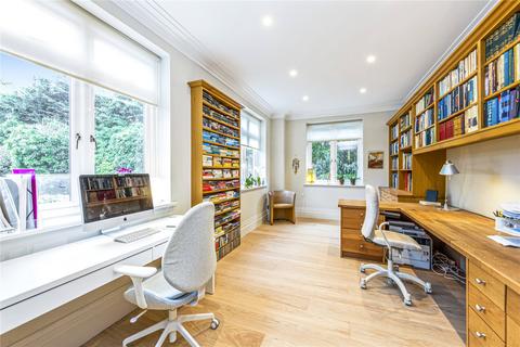 Taftiog Moles Hill, Oxshott, Leatherhead, KT22 0QB