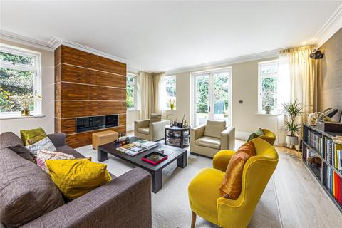 Taftiog Moles Hill, Oxshott, Leatherhead, KT22 0QB