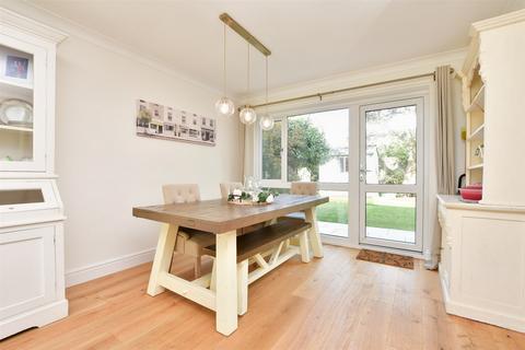 14 Burnham Drive, Reigate, RH2 9HD