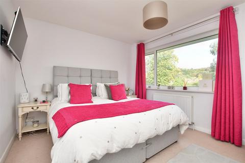 14 Burnham Drive, Reigate, RH2 9HD