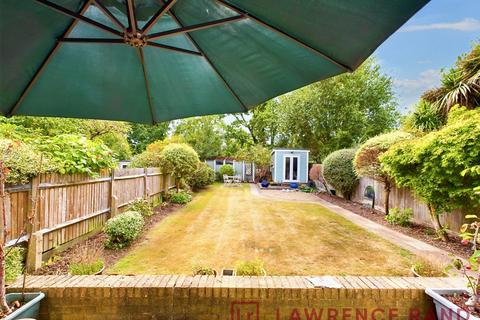 4 bedroom semi-detached house for sale - Roundways, Ruislip, HA4