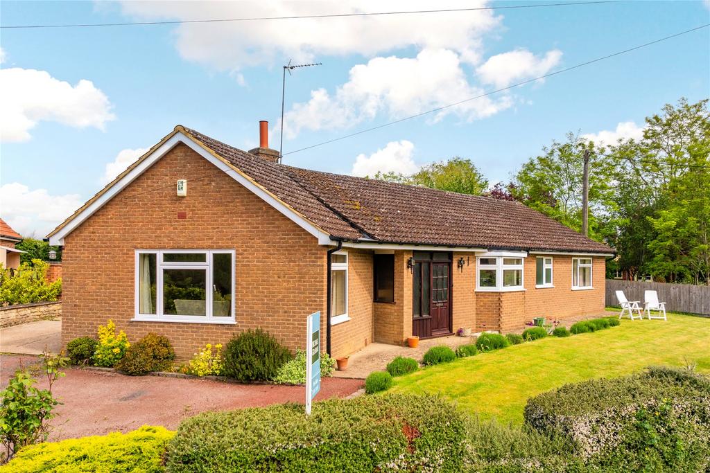 Chase Park Road, Yardley Hastings... 3 bed bungalow for sale £500,000