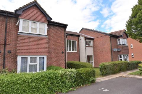 Studio to rent, Clarkes Drive, Uxbridge, UB8