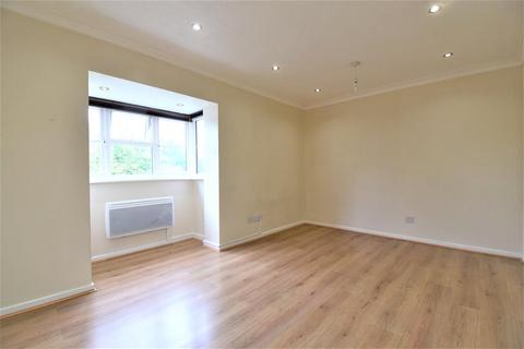 Studio to rent, Clarkes Drive, Uxbridge, UB8