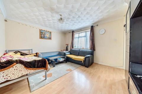 12a Myrtle Crescent, Slough, SL2 5BB