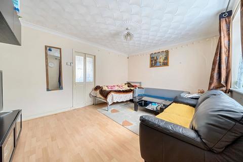 12a Myrtle Crescent, Slough, SL2 5BB