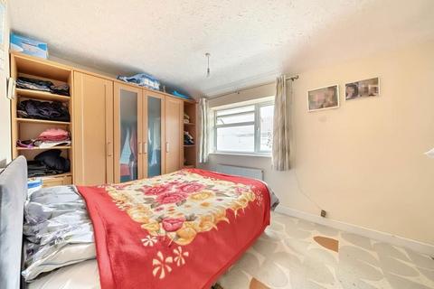 12a Myrtle Crescent, Slough, SL2 5BB