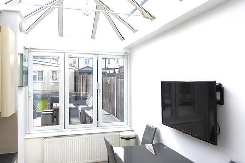25 Conrad Drive, Worcester Park, KT4 8PR