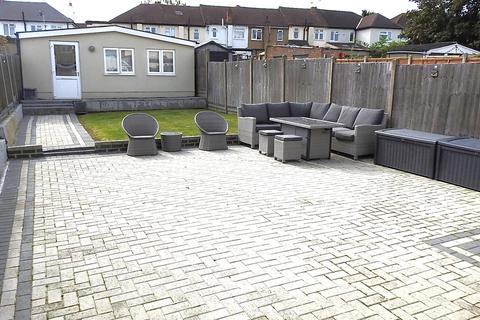 25 Conrad Drive, Worcester Park, KT4 8PR