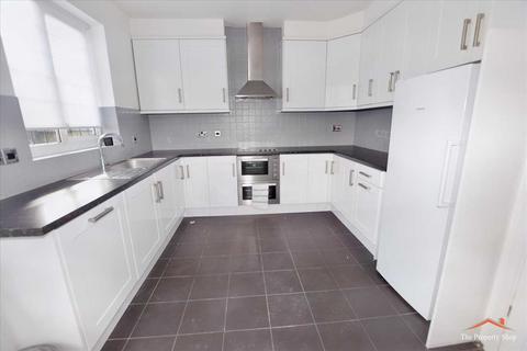 5 bedroom bungalow to rent, Penshurst Gardens, Edgware