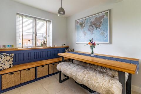 6 Ceres Road, Blunsdon, Swindon, SN26 8AF