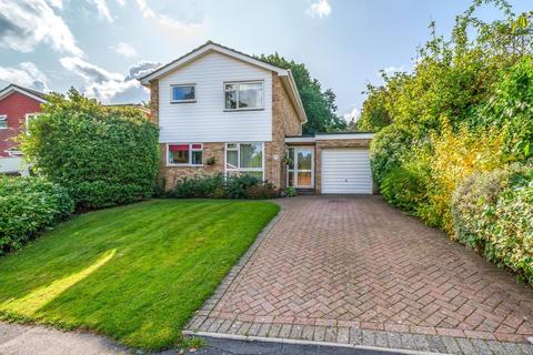 3 bedroom detached house for sale - Orchard Mains, Woking, GU22