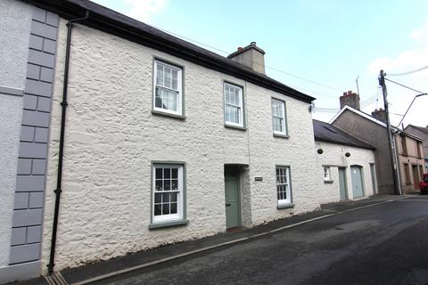Dewi House High Street, Llangadog, SA19 9EF